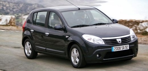 Dacia Sandero patří mezi trojici nejlevnějších vozů na českém trhu.