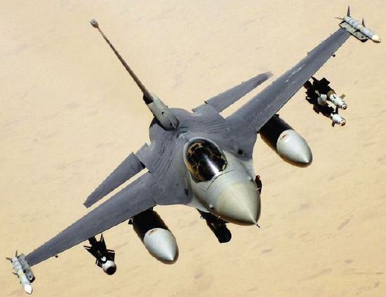 Americký letoun F-16.