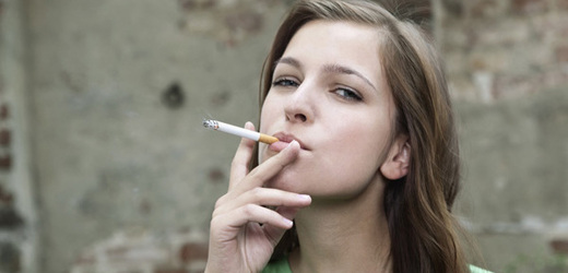 Podle lékařů by v boji proti kouření pomohl zákaz cigaret v restauracích a hospodách.