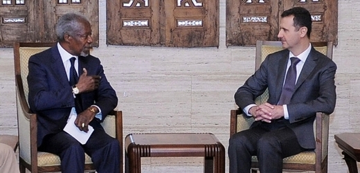 Bašár Asad (vpravo) se kvůli situaci v zemi sešel i s Kofi Annanem, zmocněncem OSN a Ligy arabských států. 