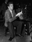 Hypochondrií trpěl také geniální kanadský klavírista a skladatel Glenn Gould (1932-1982). Teplota v nahrávacím studiu musela být vždy nastavena podle jeho přání, stejně tak výška klavíru. Stále se bál pádu, takže nosil těžké ošacení (včetně čepice a rukavic uprostřed léta), které by jej ochránilo před úrazem. Nenáviděl dotek a málokdy někomu podal ruku, takže jeho strach vyústil v nevyhnutelné. Gould se zavřel doma a s ostatními komunikoval jen telefonicky a písemně.
