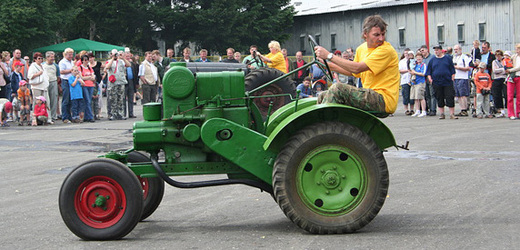 Historii se lze přiblížit o víkendu i na Pradědečkově traktoru.