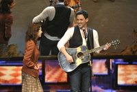 Cristin Milioti (vlevo) a Steve Kazee na předávání cen odehráli i scénu z muzikálu.