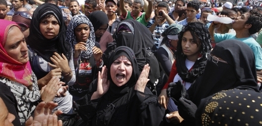 Egypťané tento víkend volí hlavu země. Volby provázejí silné emoce.