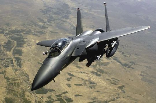 Saúdské letectvo má ve výzbroji i americké letouny F-15E Strike Eagle.