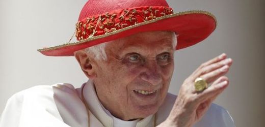 Benedikt XVI. se snaží rétorikou ochránit své ovečky v Nigérii.