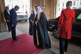 Bahrajnský panovník na návštěvě v Londýně u příležitosti diamantového výročí Alžběty II. i