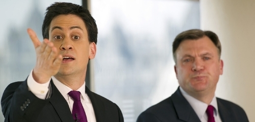 Na příliv pracovníků z Východu doplatili britští pracující, míní šéf strany práce Ed Miliband (vlevo).