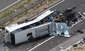 Letecký pohled na trosky českého autobusu na chorvatské dálnici. V jeho útrobách zemřelo osm lidí.
