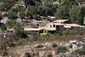 Dům v Provence se nachází severně od Saint-Tropez, najdete zde i vinici. Depp koupil dům jako dárek Paradisové. 