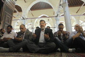 Mursí ve svém prvním projevu po volbách Egypťany vyzval, aby ho neposlechli v případě, že on sám "nebude poslušen Boha".