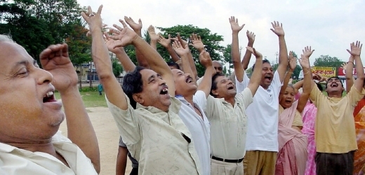 První klub jógy na bázi smíchu vznikl v Bombaji v polovině 90. let minulého století.