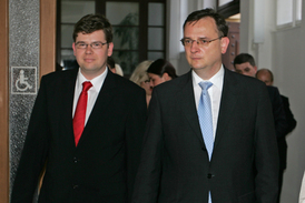 Jiří Pospíšil (vlevo) a premiér Petr Nečas.