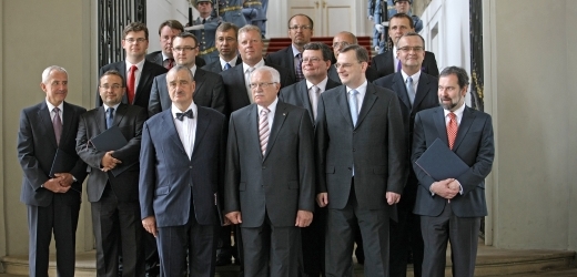 Podoba Nečasova kabinetu v létě 2012, kdy jej jmenoval prezident Václav Klaus. 