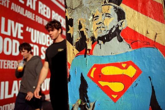 Obama jako Superman na plakátu v Los Angeles. 