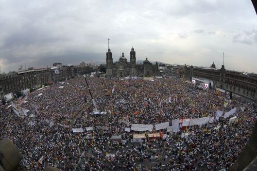 Obří sešlost na předvolebním mítinku Andrése Manuela Obradora.