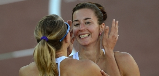 Zuzana Bergrová s Denisou Rosolovou. 