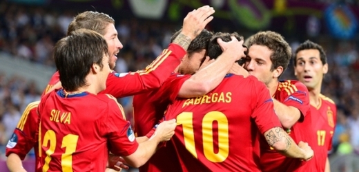 Španělská radost po vstřelení druhého gólu do sítě Itálie.