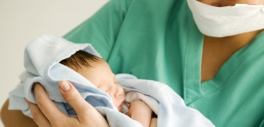 Ženě se narodil zdravý chlapeček. Nejintenzivnější část porodu trvala 45 minut (ilustrační foto).