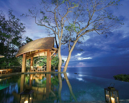 Hotel Four Seasons v Kostarice se chlubí bazénem v bezprostřední blízkosti moře a s jedinečným výhledem na ně. (Foto: archiv)