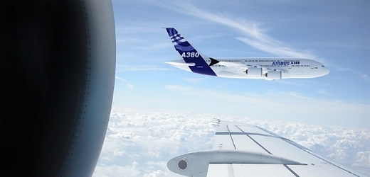 Airbus A380 je v současnosti největším letadlem pro cestující. 