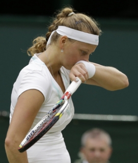 Petra Kvitová se ve čtvrtfinále trápila.