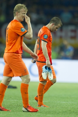 Zklamání v podaní nizozemských fotbalistů po prohře s Německem.