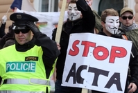 Proti smlouvě ACTA protestovali lidé po celém světě.