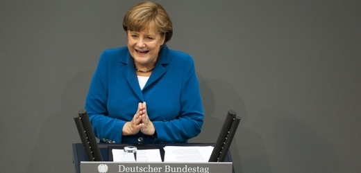 Angela Merkelová při projevu v německém parlamentu.