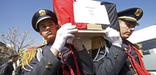 Pohřeb padlých syrských vojáků v Damašku.
