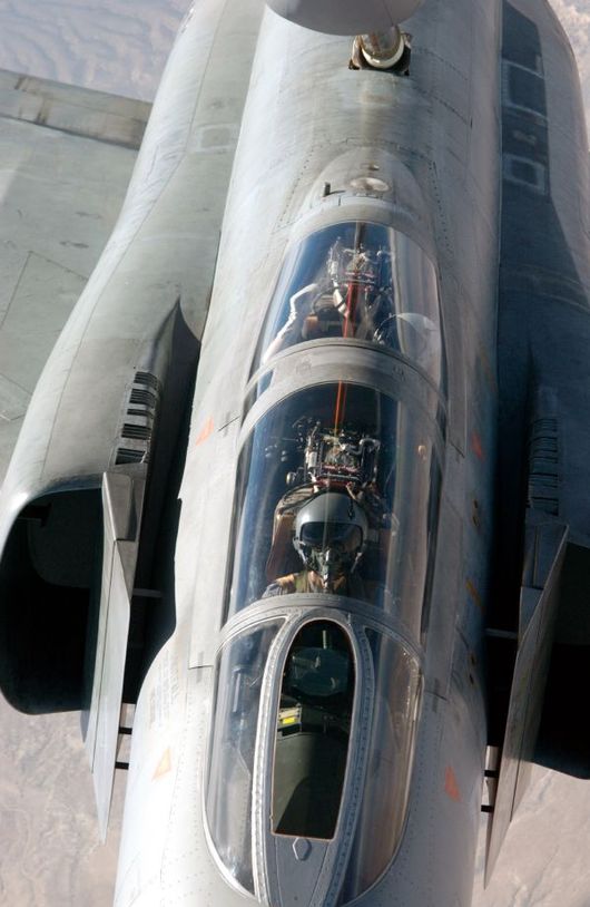 Pohled do pilotní kabiny F-4 Phantom.