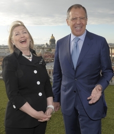 Hillary Clintonová to se svým ruským protějškem Sergejem Lavrovem zkoušela i po dobrém.