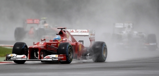 Fernando Alonso v kvalifikaci na Velkou cenu Británie.