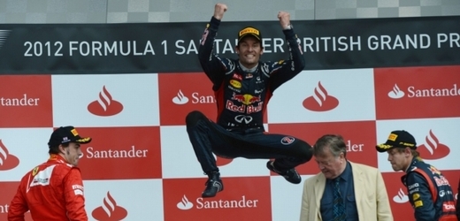 Oslavující Mark Webber.