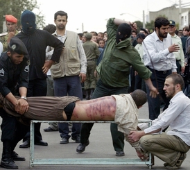 Ani drakonické tresty neodrazují Íránce od konzumace alkoholu.