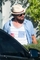 Herec Leonardo DiCaprio během dovolené v Malibu na jaře 2012. Díky vousům ho skoro nikdo nepoznal.
