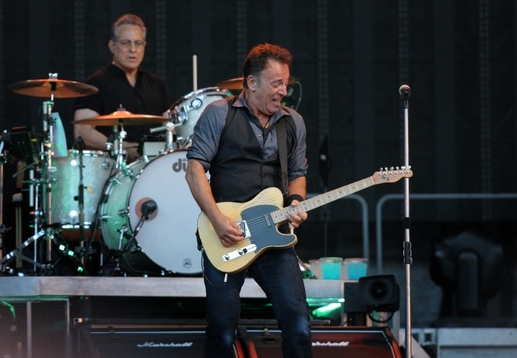 Během koncertu Springsteen komunikoval s fanoušky a zjevně si své vystoupení užíval.