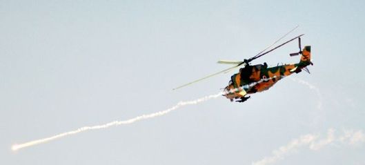 Manévry ruských vrtulníků syrského letectva. 