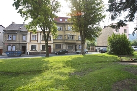 V Trmicích na křižovatce ulic Žižkov a Gorkého byla 4. července 2012 kolem 14.50 unesena holčička přímo z kočárku.