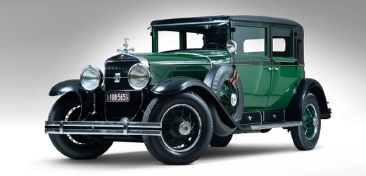 Tak to je proslavený Cadillac 34-A Town Sedan, kterým jezdil Al Capone.