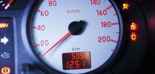 Počet ojetých aut s přetočeným tachometrem je hrozivě vysoký (ilustrační foto).