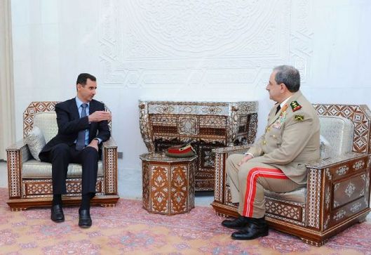 Prezident Asad se svým ministrem obrany Radžhem. 