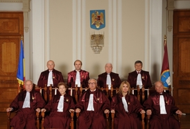 Nová vláda se snažila obehrát Ústavní soud.