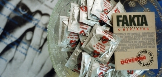 Nejbezpečnější cestou, jak se ochránit proti nákaze AIDS, zůstává použití kondomu.