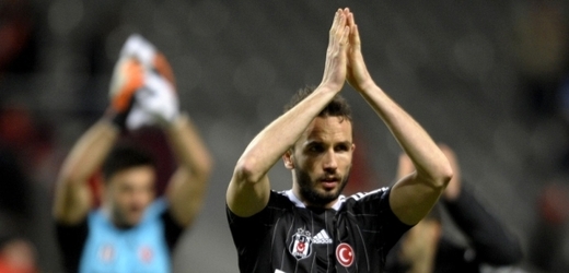 Tomáš Sivok zůstává věrný tureckému Besiktasi.