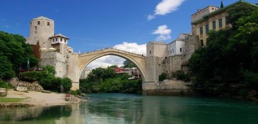Proslulý most přes Neretvu v Mostaru.