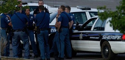 V bytě útočníka z Denveru našla policie nebezpečné pasti.