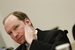 Breivikovi jistě udělalo radost, že se během procesu stal hvězdou médií. Rozsudek má padnout 24. srpna. (Foto: ČTK/AP)