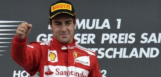 Šťastný lídr šampionátu Fernando Alonso.