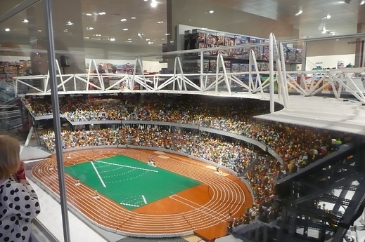 Model olympijského stadionu z kostiček lega.